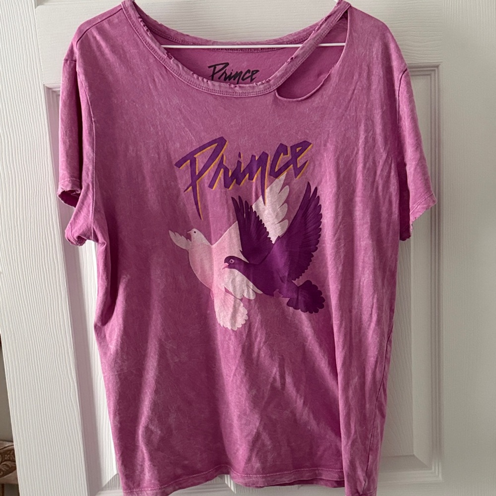 Prince Magenta Short Sleeve Tee with Bird Design